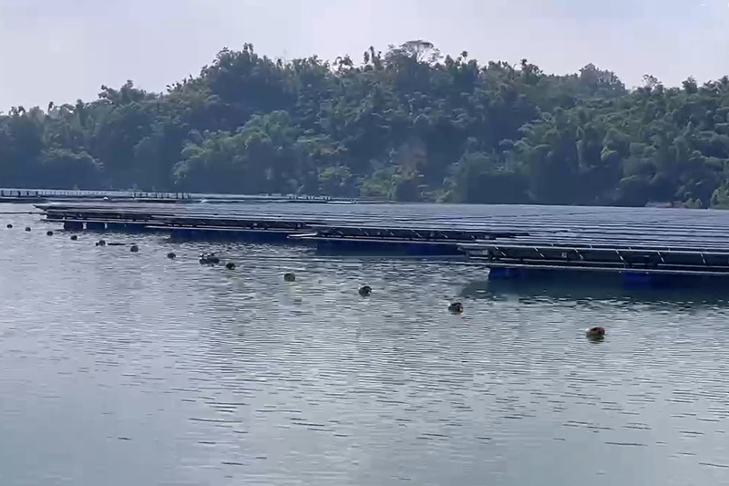 The photovoltaic panels cover only 1.12% of the reservoir, and the project is estimated to generate 17 million kilowatt-hours of electricity annually. (Photo: CNA)