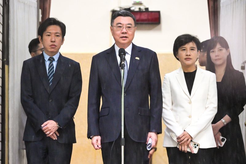 Premier Cho Jung-tai said to reporters before a legislative session that “the guardian mountain is in Taiwan, and Taiwan is the mountain—no one can move it.” (Photo: CNA)