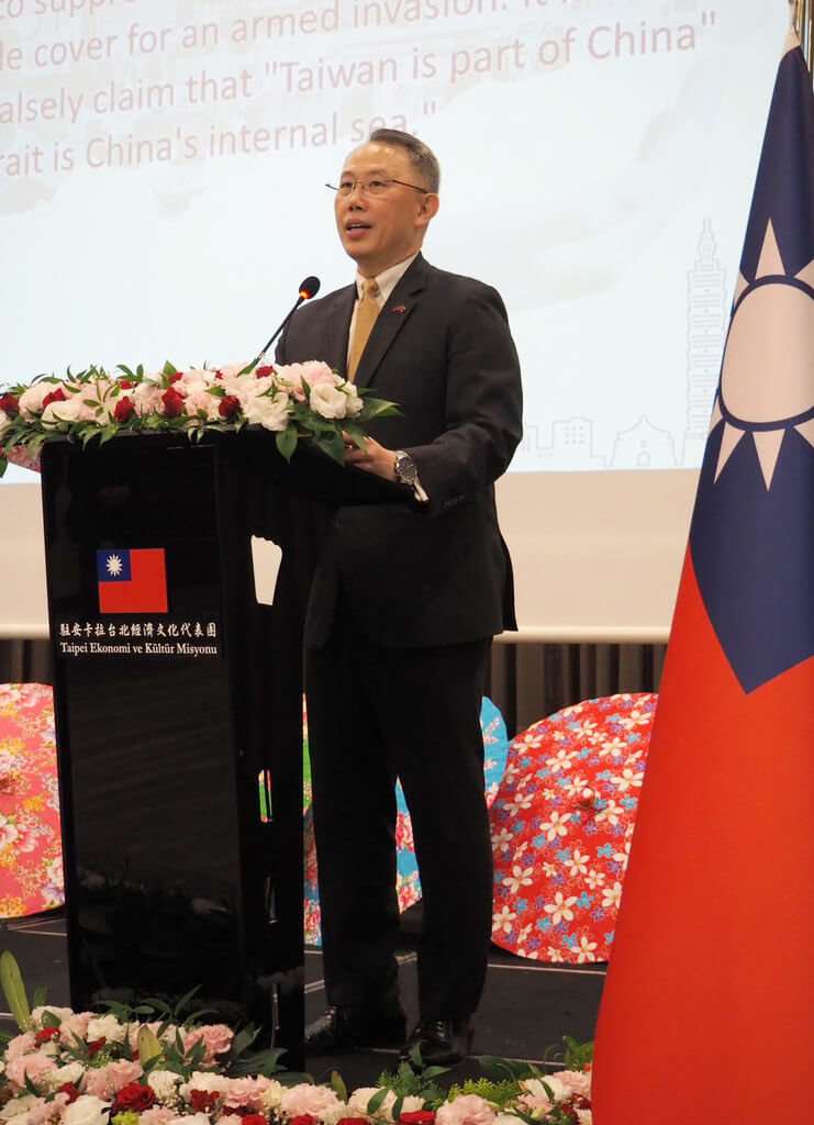 Representative Huang Chih-yang tells Turkish officials and business leaders that Taiwan remains resilient amid global challenges. (Photo: CNA)