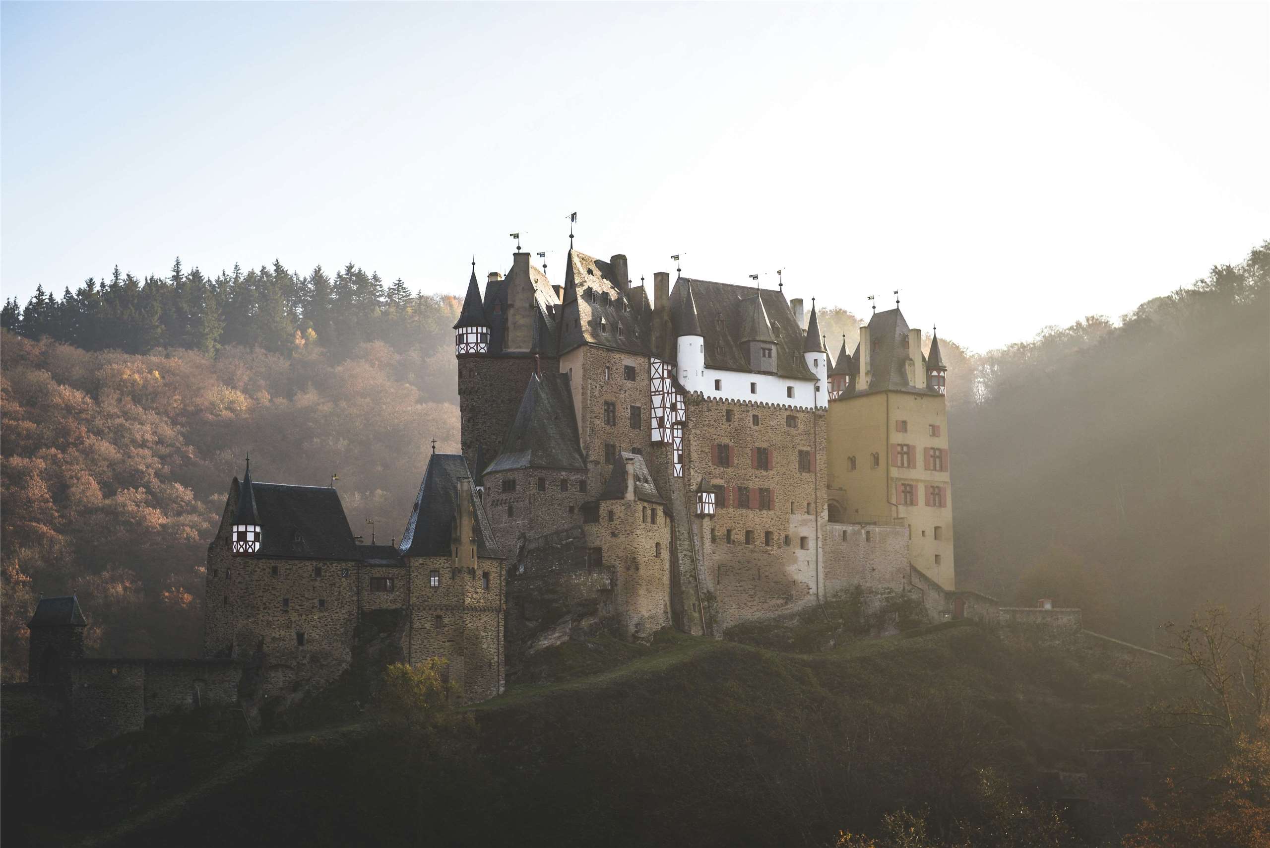 A fairytale castle in Europe? (Photo: Maud Bocquillod via Unsplash)