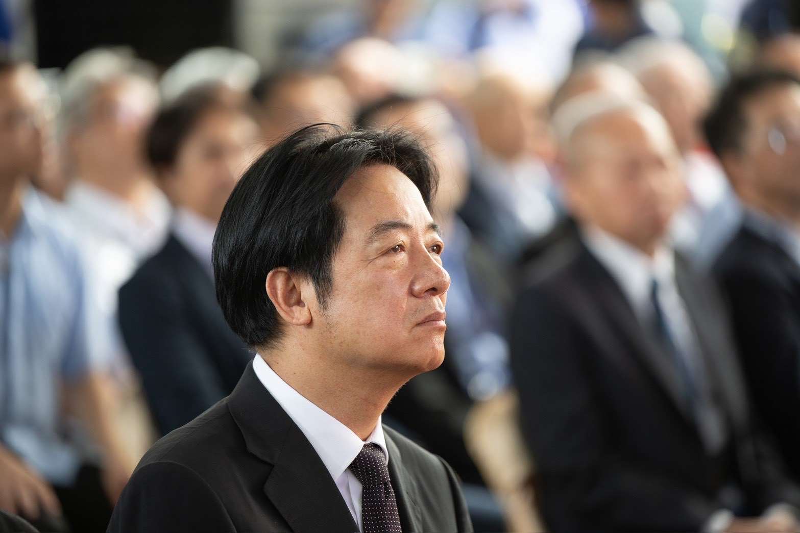 The President expressed his deepest condolences to Mr. Lin's friends and family during his visit to the funeral home. (Photo: Presidential Office)