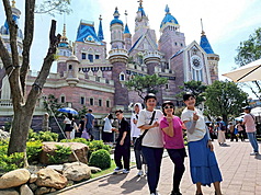 Otherworld Dream Castle” has drawn thousands of visitors since opening in August in the Dapumei Precision Machinery Park in Chiayi County. (Photo: CNA)