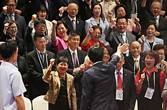 Overseas Community Affairs Council (OCAC) members and overseas representatives cheering on President Lai (center, foreground) after a group photo. The president gave an address on Monday at the annual OCAC meeting in Taipei on Monday. (Photo: CNA) 