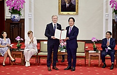 President Lai Ching-te and Rihards Kols, chairman of the 2025 Formosa Club conference and member of the European Parliament’s Foreign Affairs Committee after the 2025 Formosa Club Taipei Annual Meeting at the Presidential Office. (Photo: CNA) 