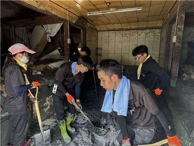 Volunteer teams dug deep into the disaster-stricken areas of Hualien. (Photo provided by National Chin-Yi University of Technology)