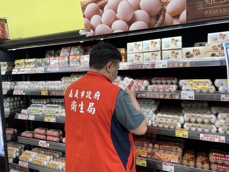 Contaminated eggs were removed from PX Mart shelves at several locations. (Photo provided by Chiayi County Health Bureau)