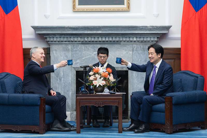 North Carolina Gov. Josh Stein (left) meets with President Lai Ching-te (right). (Photo: Presidential Office)