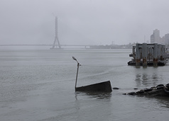 A land typhoon warning was issued early on November 11 as Fung-Wong comes closer to Taiwan. (Photo: CNA)