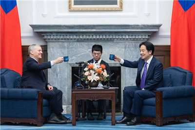 North Carolina Gov. Josh Stein (left) meets with President Lai Ching-te (right). (Photo: Presidential Office)
