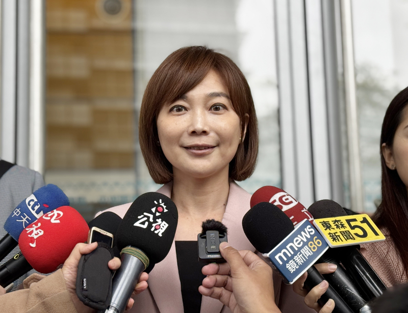 Presidential Office spokesperson Karen Kuo (郭雅慧) speaking to reporters about China's deployment of vessels across East Asian waters. (Photo: CNA)