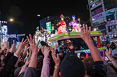 The Qingshan King Festival in Ximending with a live-action art performance. (Photo: CNA)