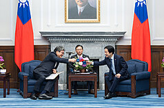 President Lai Ching-te (right) receives a delegation of Japanese lawmakers on Monday, December 22, 2025. (Photo: Presidential Office)