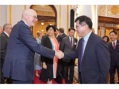 Lin hosted the new American Institute in Taiwan Director Raymond Greene. (Photo: Facebook)