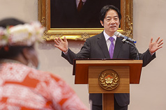  President Lai Ching-te received the first batch of people from the Youth Overseas Dream Fund Program–including nationals from countries Taiwan has diplomatic relations with. He welcomed the program participants inviting them to enjoy their stay in whatever they chose to pursue. (Photo: CNA)