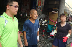 Residents of Jingliao Old Street in Tainan are busy cleaning up after the floods. (Photo: CNA)