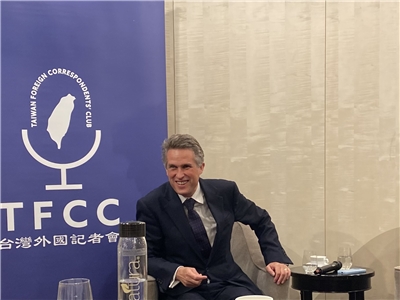 Sir Gavin Williamson CBE MP speaking at the Taiwan Foreign Correspondents Club in Taipei on July 3, 2025. (Photo: Radio Taiwan International) 