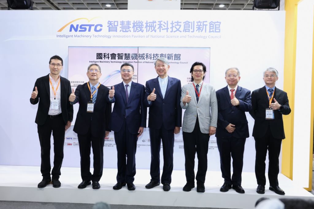 Premier Cho Jung-tai at the joint opening of the Taiwan Automation Intelligence and Robot Show and Automation Taipei. (Photo: Taken from TAIROS website)