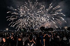 LG
上班族七夕約會熱門景點　大稻埕煙火奪冠
根據調查，上班族在七夕情人節最熱門的旅遊地點及
景點為大稻埕夏日節，圖為大稻埕煙火。
（台北市觀傳局提供）
中央社記者余曉涵傳真　114年8月10日
