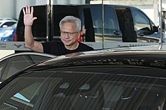 Nvidia CEO Jensen Huang (黃仁勳) arrived at Taipei Songshan Airport shortly after 9 a.m. on Friday, his third visit to Taiwan this year. (Photo: CNA)