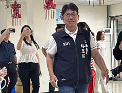 Lin Szu-ming (林思銘) of Hsinchu County announces win in recall vote on Saturday, August 23, 2025. (Photo: CNA)