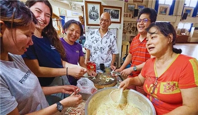 Maryknoll Father Joyalito "Joy" Tajonera (center) with volunteers at the Taiching Ugnayan Center. (Photo: Maryknoll Magazine Website, Photographer Paul Jeffrey)