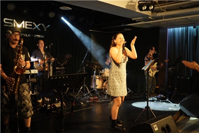 Lili Greenberg on stage. (Photo: Provided by Lili)