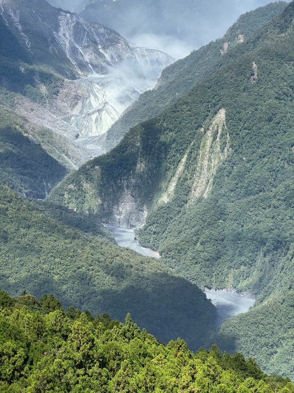Water levels at the Fata’an River barrier lake have dropped to 15% capacity following Super Typhoon Ragasa. (Photo: Hualien’s Forestry and Nature Conservation Agency)