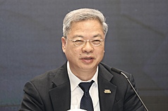Kung, a former National Development Council minister and deputy economy minister, shared that the Economic Ministry will prioritize diversified revitalization programs for micro, small, and medium enterprises as well as support for traditional industries. (Photo: CNA)