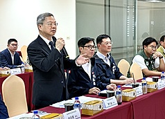 Kung embarked on a consultative tour after taking office this week, meeting with seven major business groups and visiting central and southern Taiwan. (Photo: CNA)