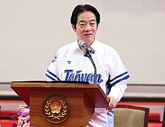 President Lai Ching-te, sporting a baseball jersey, congratulates and thanks the winning baseball teams for their contributions to Taiwan at the Presidential Office on Thursday, September 4, 2025. (Photo: CNA)