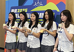 First place went to Kang Chiao International School Xiugang Campus for their recycled soap project. (Photo: CNA)