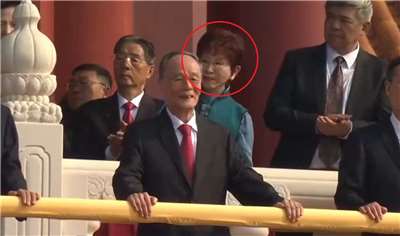 Former KMT Chairperson Hung Hsiu-chu (circled in red) spotted on China's official broadcast of the September 3 military parade. (Image from Weibo)
