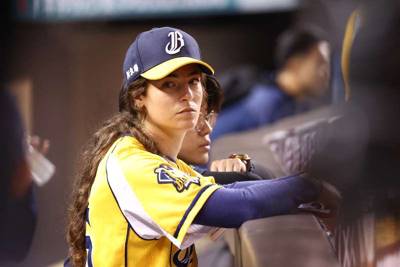 Sarah Edwards served as batting coach for the CTBC Brothers in Taiwan. (Photo: CNA)