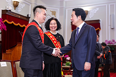 President Lai Ching-te met with the winners of the 2025 Phoenix Award at the Presidential Office on Tuesday morning, expressing his gratitude for their dedication and sacrifice for the country. (Photo: CNA)

