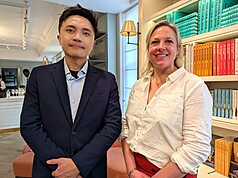 FormoCha, a brand founded by tea master Chang Chia-chi (left), won the top prize at The Leafies. Cunningham (right), tea buyer at Fortnum & Mason, says they expect to launch the tea this spring. (Photo: CNA)
