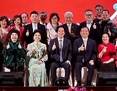 President Lai Ching-te (front center) attended the Taipei Neihu Technology Park Development Association year-end banquet at the Grand Hotel Taipei on Wednesday. (Photo: CNA) 