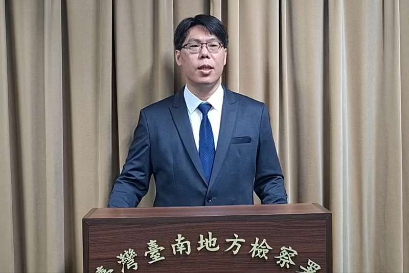 Tainan District Prosecutor’s Office Deputy Chief Prosecutor Wang Sheng-hao speaks about the fatal stabbing case this Tuesday, October 27, 2026. (Photo: CNA)