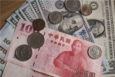 The New Taiwan dollar opened at NT$31.97 against the US dollar today, reaching a high of NT$31.951 and a low of NT$32.237. (Photo: CNA)