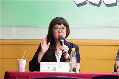 Shih Hsin University associate professor Liu Yu-hsi speaks at a forum in Taipei on October 19, 2026. (Rti Photo/James Thompson)