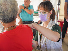 Lin said that since the CDC’s campaign began on October 1, the support for both flu and COVID-19 vaccines this year has been better than in 2025, both during the week and on weekends. (Photo: CNA)