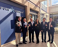 Thunder Tiger said the deal builds on Michigan Governor Gretchen Whitmer’s September visit to the company’s Taichung headquarters and Chairperson Chen Kuan-ju’s (third from left) October 8 return visit to Michigan, where he met Whitmer (third from right).