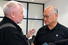 Lee Ming-che (right) meets with Michael Leh (left), the German journalist who had reported on Lee’s detention and called for international attention to his case. (Photo: CNA)