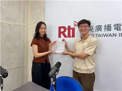 Chen Ting-jui (陳亭叡), the director of You Are Not Part of the Cake (你不在這個蛋糕裡), joined Wanson in the Rti studio. (Photo: Wanson Wang/Rti)