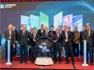 Industrial Technology Research Institute Chairman Wu Tsung-tsong (center) at an industry trends seminar on October 28. (Photo: Rti)