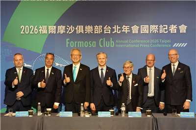 Deputy Foreign Minister François Wu and Latvian MEP Rihards Kols pose with other parliamentarians at the Formosa Club international press conference in Taipei on October 28, 2026. (Rti Photo/James Thompson)