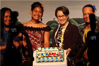 Vice President Hsiao Bi-khim is photographed in Taipei on October 20, 2026, with a cake marking Palau’s 32nd Independence Day. (Rti Photo/James Thompson)