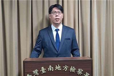 Tainan District Prosecutor’s Office Deputy Chief Prosecutor Wang Sheng-hao speaks about the fatal stabbing case this Tuesday, October 27, 2026. (Photo: CNA)