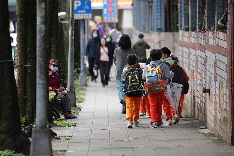 As of 2021, Taiwan’s elementary school completion rate was 99.98%, compared with the global average of 87.1%, and its junior high school completion rate was 99.75%, against the world average of 76.8%. Most notably, the country’s senior high school completion rate was 98.81%, compared with a global average of 57.9%. (Photo: CNA)