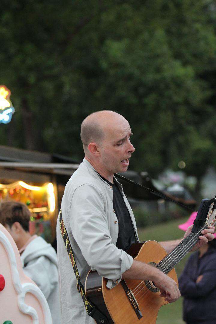 In this episode, Harry Swart reflects on how busking helped him reconnect with creativity, build confidence, and gradually move closer to the life he once only imagined. (Photo: Harry Swart)