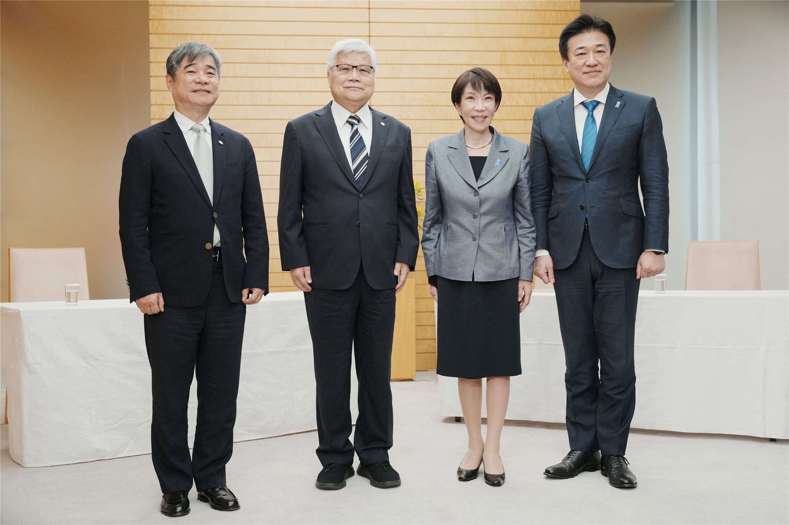 Japanese Prime Minister Sanae Takaichi (second from right), TSMC Chairman C.C. Wei (second from left), and others at the Prime Minister's Office in Tokyo. (Photo: AFP)